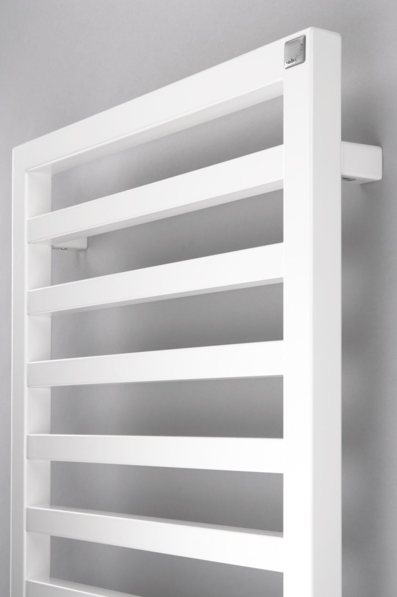 Zehnder Quaro elektrische handdoekradiator 300W, vierkante stralingsbuis, schakelklok, afstandsbediening, hxbxd 1835x450x30mm chroom