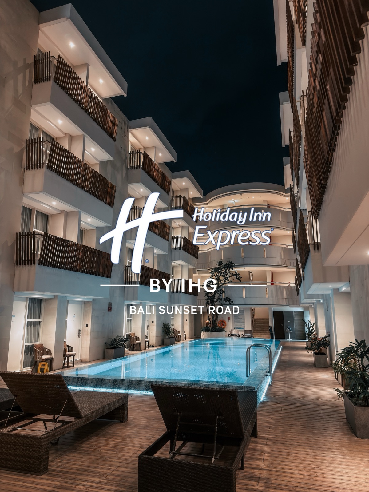 Holiday Inn Express, frame 1