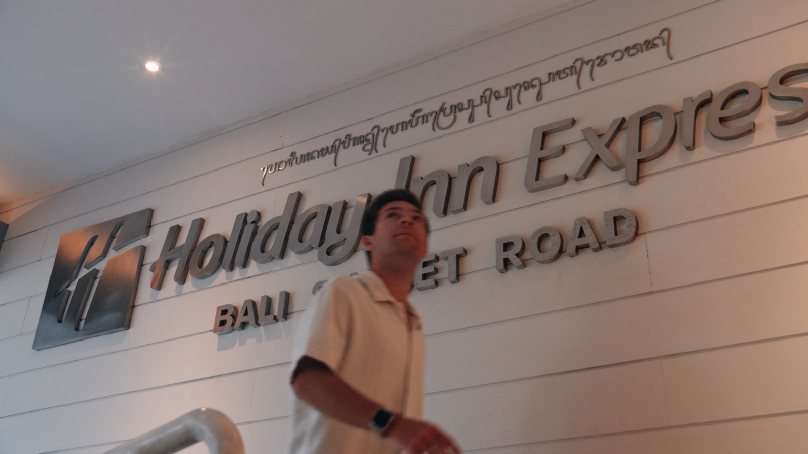 Holiday Inn Express, frame 5